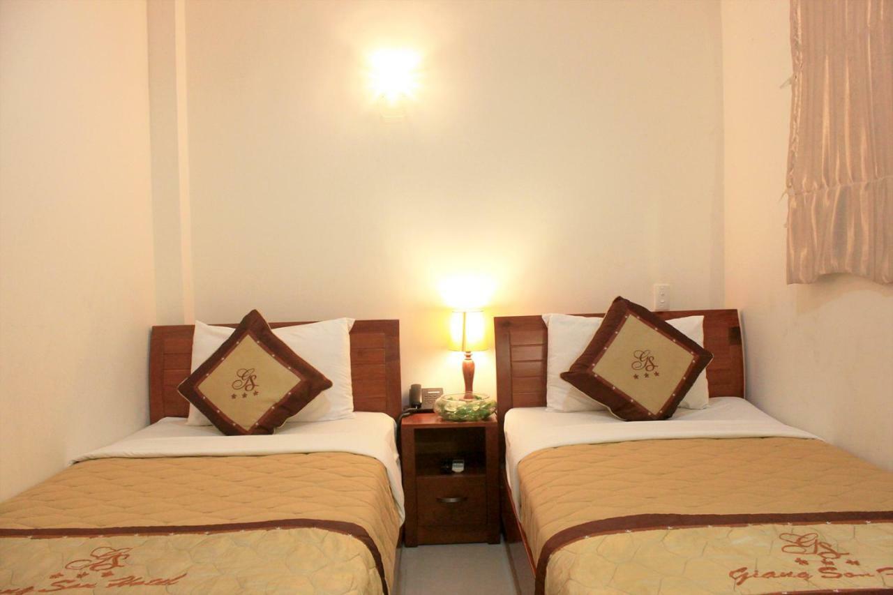 Khách sạn Giang Son 2 2*